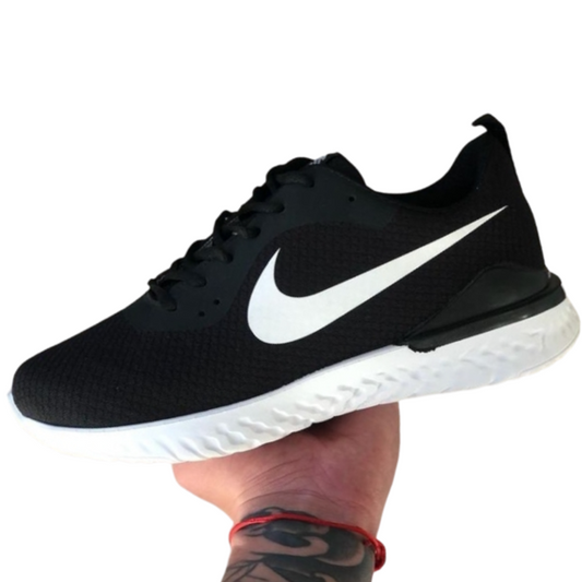 Nike Revolution Negro Classic